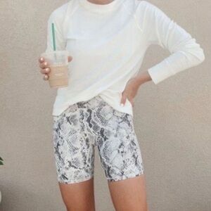 NWOT Alo Yoga High Waist Vapor Biker Shorts Snake Python Print Grey/Gray